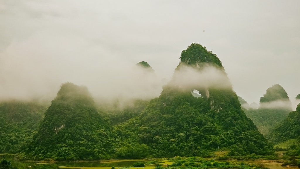 Ngắm Trùng Khánh, Cao Bằng 'đẹp như mơ' qua phim Đèn âm hồn hot nhất rạp Việt