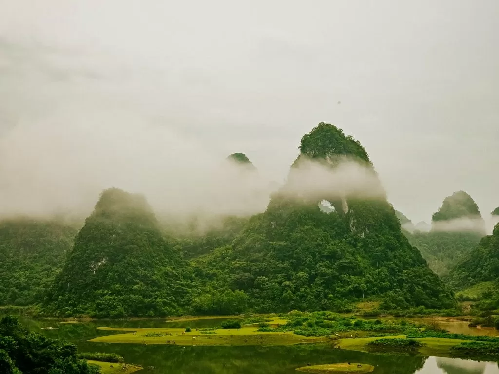 Ngắm Trùng Khánh, Cao Bằng 'đẹp như mơ' qua phim Đèn âm hồn hot nhất rạp Việt Ngắm Trùng Khánh, Cao Bằng 'đẹp như mơ' qua phim Đèn âm hồn hot nhất rạp Việt
