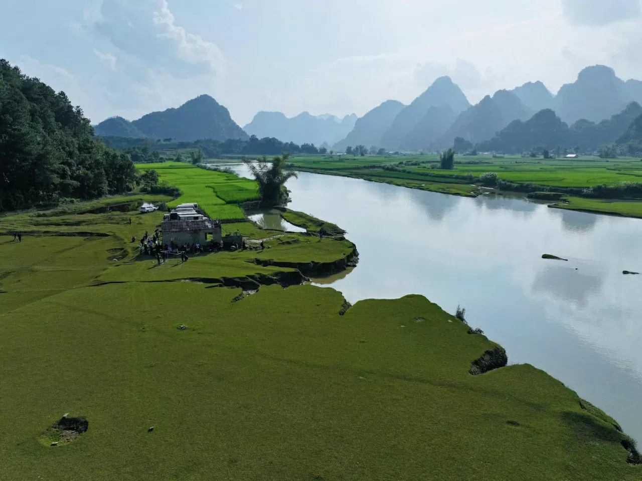 Ngắm Trùng Khánh, Cao Bằng 'đẹp như mơ' qua phim Đèn âm hồn hot nhất rạp Việt Ngắm Trùng Khánh, Cao Bằng 'đẹp như mơ' qua phim Đèn âm hồn hot nhất rạp Việt