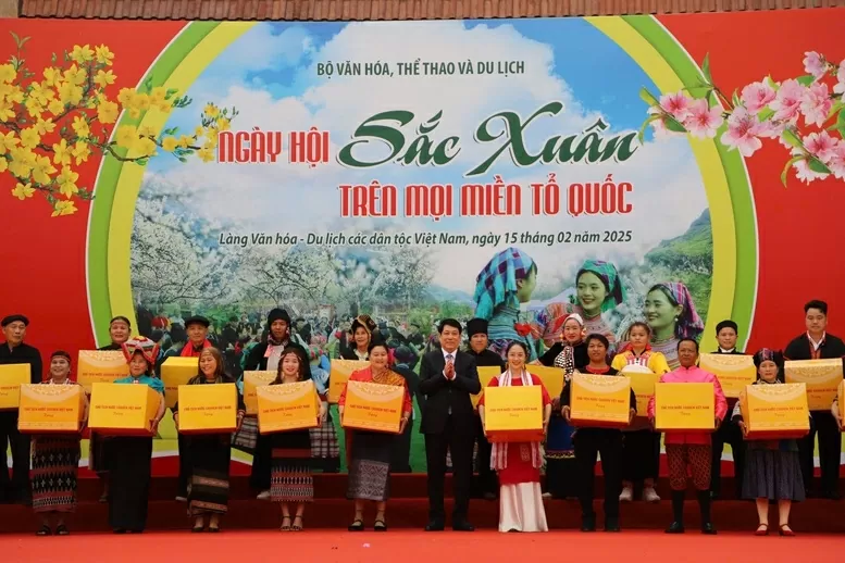 Sắc Xuân trên mọi miền Tổ quốc năm 2025: Khám phá vẻ đẹp đa sắc của văn hoá Việt Nam Sắc Xuân trên mọi miền Tổ quốc năm 2025: Khám phá vẻ đẹp đa sắc của văn hoá Việt Nam