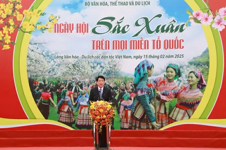 Sắc Xuân trên mọi miền Tổ quốc năm 2025: Khám phá vẻ đẹp đa sắc của văn hoá Việt Nam Sắc Xuân trên mọi miền Tổ quốc năm 2025: Khám phá vẻ đẹp đa sắc của văn hoá Việt Nam