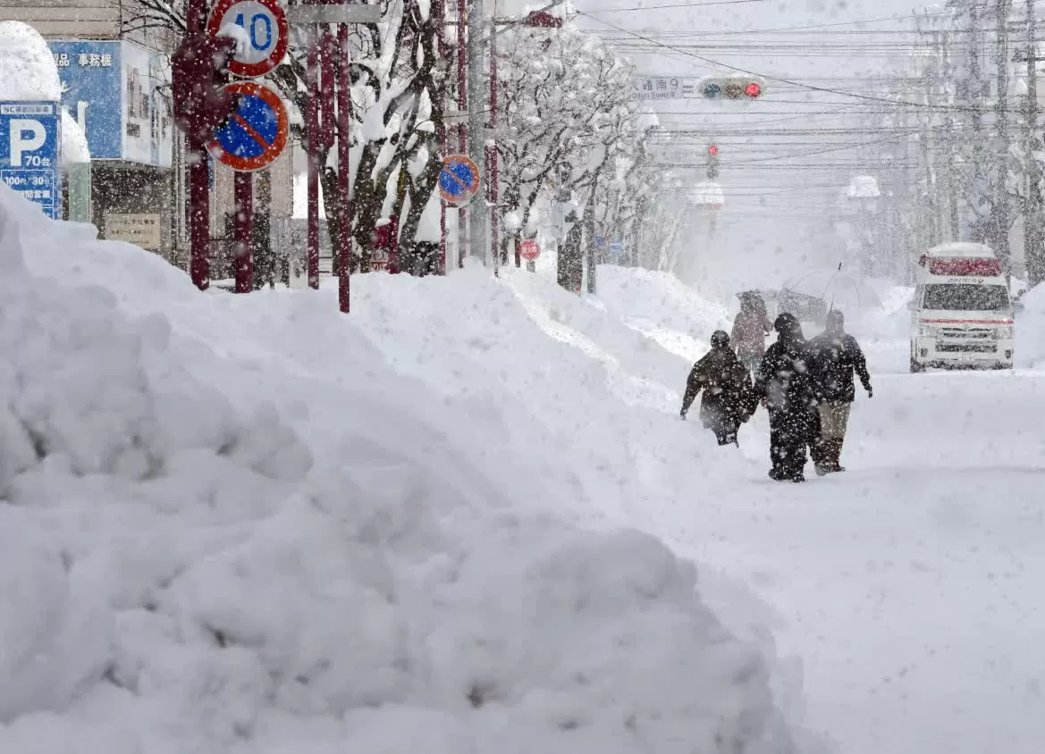 Nhật Bản: Hokkaido bị tuyết trắng bao phủ lớp dày hàng mét