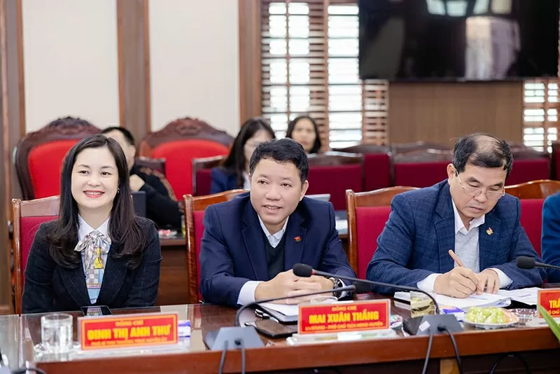 Đại diện Huyện uỷ Hữu Lũng, bà Đinh Thị Anh Thư - Phó Bí thư Thường trực Huyện uỷ cùng các đồng chí lãnh đạo HĐND, UBND huyện Hữu Lũng rất vui mừng chào đón đoàn doanh nhân IWEC. Đại diện Huyện uỷ Hữu Lũng, bà Đinh Thị Anh Thư - Phó Bí thư Thường trực Huyện uỷ cùng các đồng chí lãnh đạo HĐND, UBND huyện Hữu Lũng rất vui mừng chào đón đoàn doanh nhân IWEC.