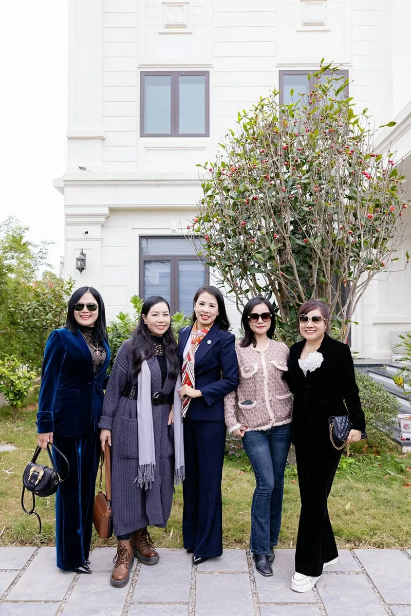 Chuyến du xuân cũng là cơ hội để kết nối và gắn bó tình cảm, lan tỏa yêu thương giữa các nữ doanh nhân với nhau. Chuyến du xuân cũng là cơ hội để kết nối và gắn bó tình cảm, lan tỏa yêu thương giữa các nữ doanh nhân với nhau.