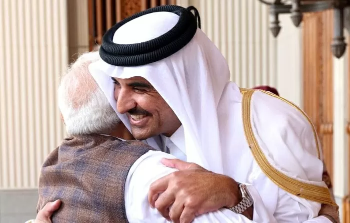 Quốc vương Qatar Tamim bin Hamad Al Thani chào đón Thủ tướng Ấn Độ Narendra Modi tại thủ đô Doha ngày 15/2/2024. (Nguồn: ANI) Quốc vương Qatar Tamim bin Hamad Al Thani chào đón Thủ tướng Ấn Độ Narendra Modi tại thủ đô Doha ngày 15/2/2024. (Nguồn: ANI)