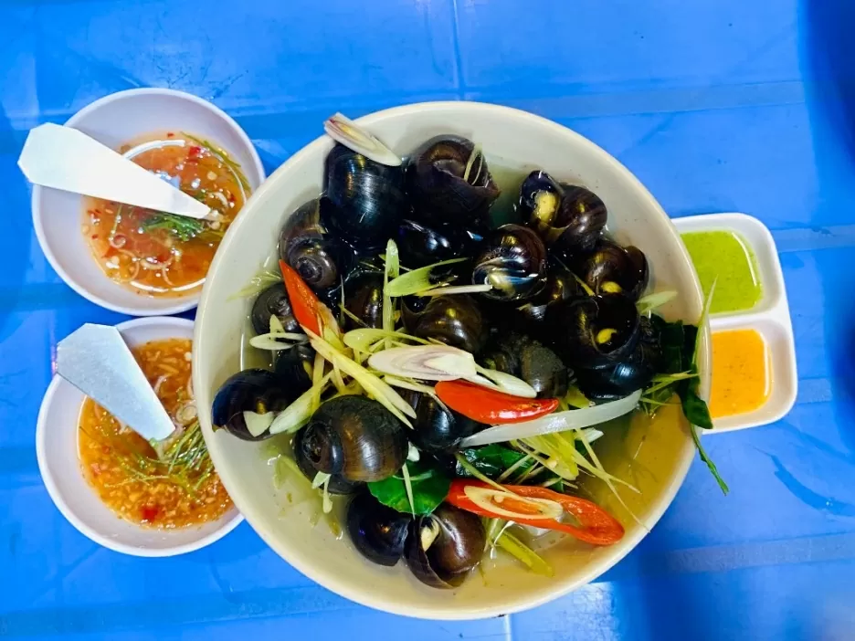Món ốc hấp lá chanh hấp dẫn nhiều người. (Ảnh: TC) Món ốc hấp lá chanh hấp dẫn nhiều người. (Ảnh: TC)