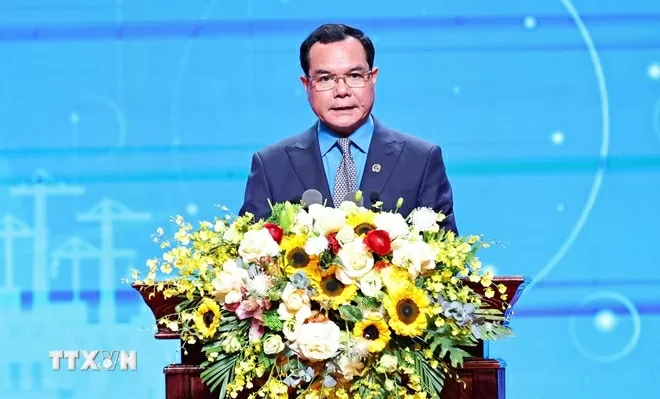 Chủ tịch TLĐ LĐ VN Nguyễn Đình Khang