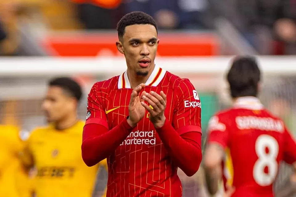 Alexander-Arnold xô đổ kỉ lục của tiền bối Steven Gerrard