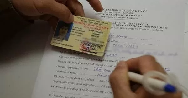 Năm 2025, giấy phép lái xe hạng B1, B2 được cấp đổi sang giấy phép lái xe hạng gì? Năm 2025, giấy phép lái xe hạng B1, B2 được cấp đổi sang giấy phép lái xe hạng gì?