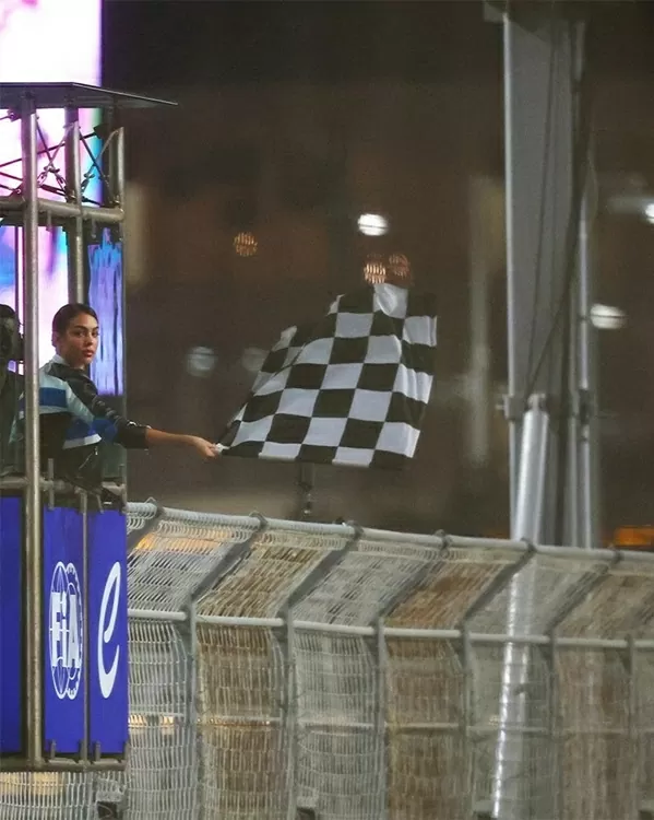 Bạn gái Cristiano Ronaldo là khách mời đặc biệt của cuộc thi vô địch đua xe điện thế giới Bạn gái Cristiano Ronaldo là khách mời đặc biệt của cuộc thi vô địch đua xe điện thế giới