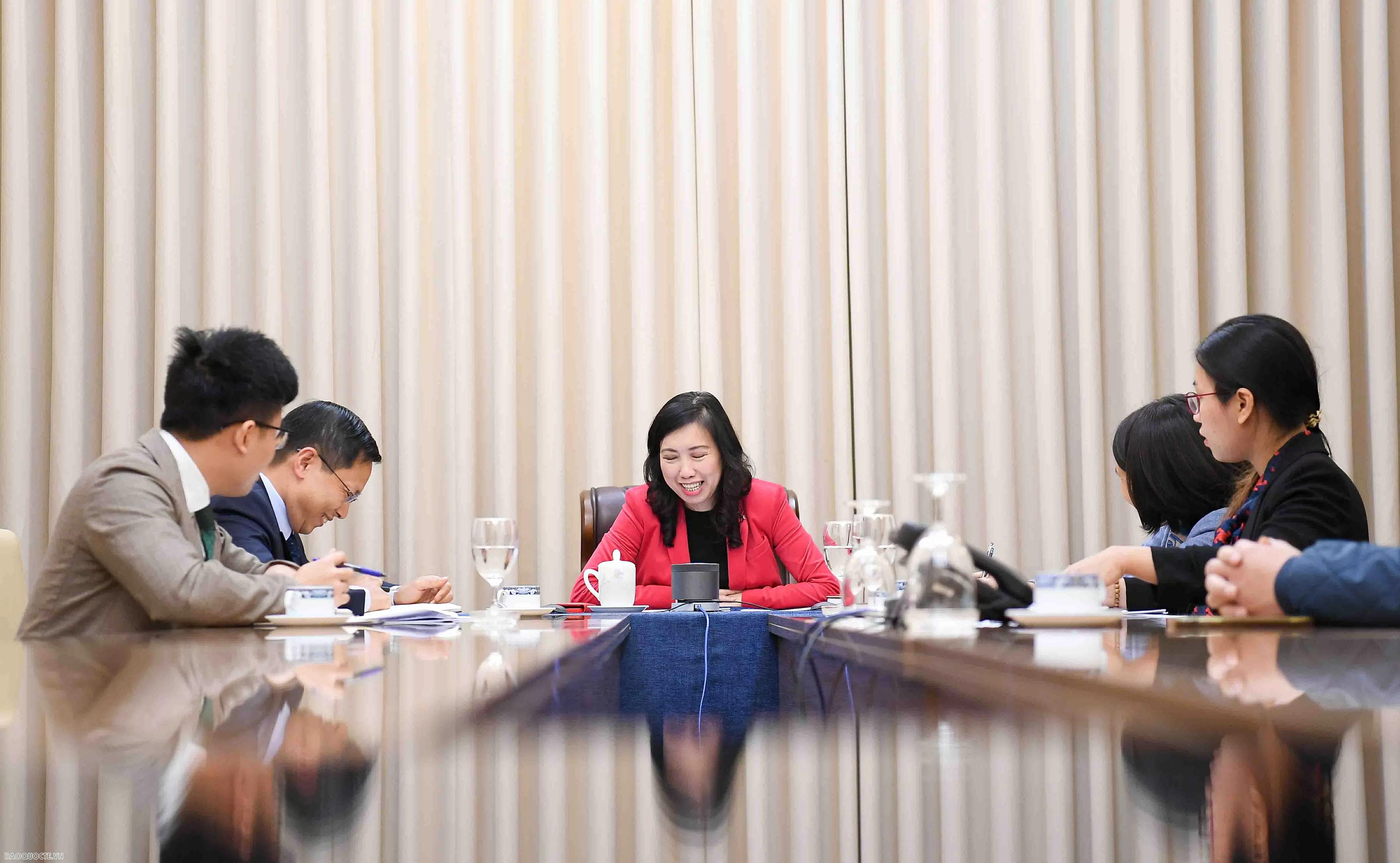 undefined thứ tươngr lê thị thu hằng