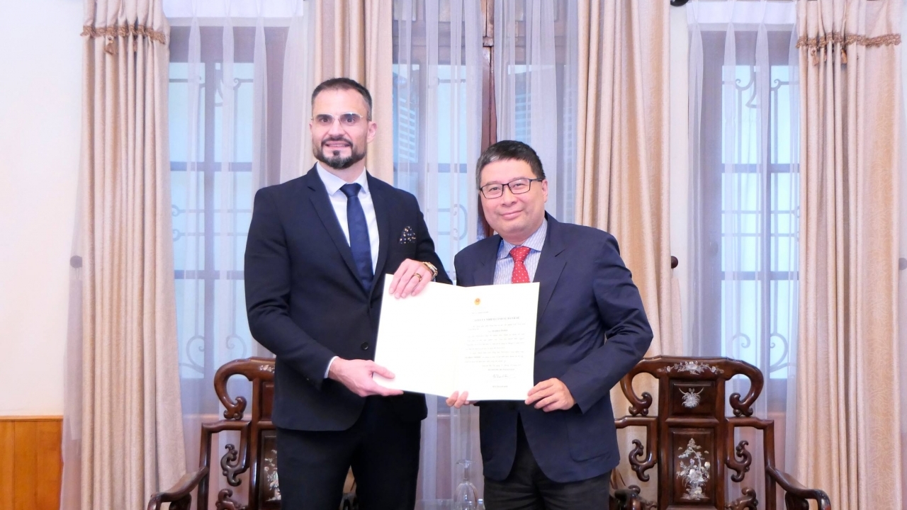 Trao Giấy Ủy nhiệm Lãnh sự danh dự của Việt Nam tại Zagreb, Cộng hòa Croatia