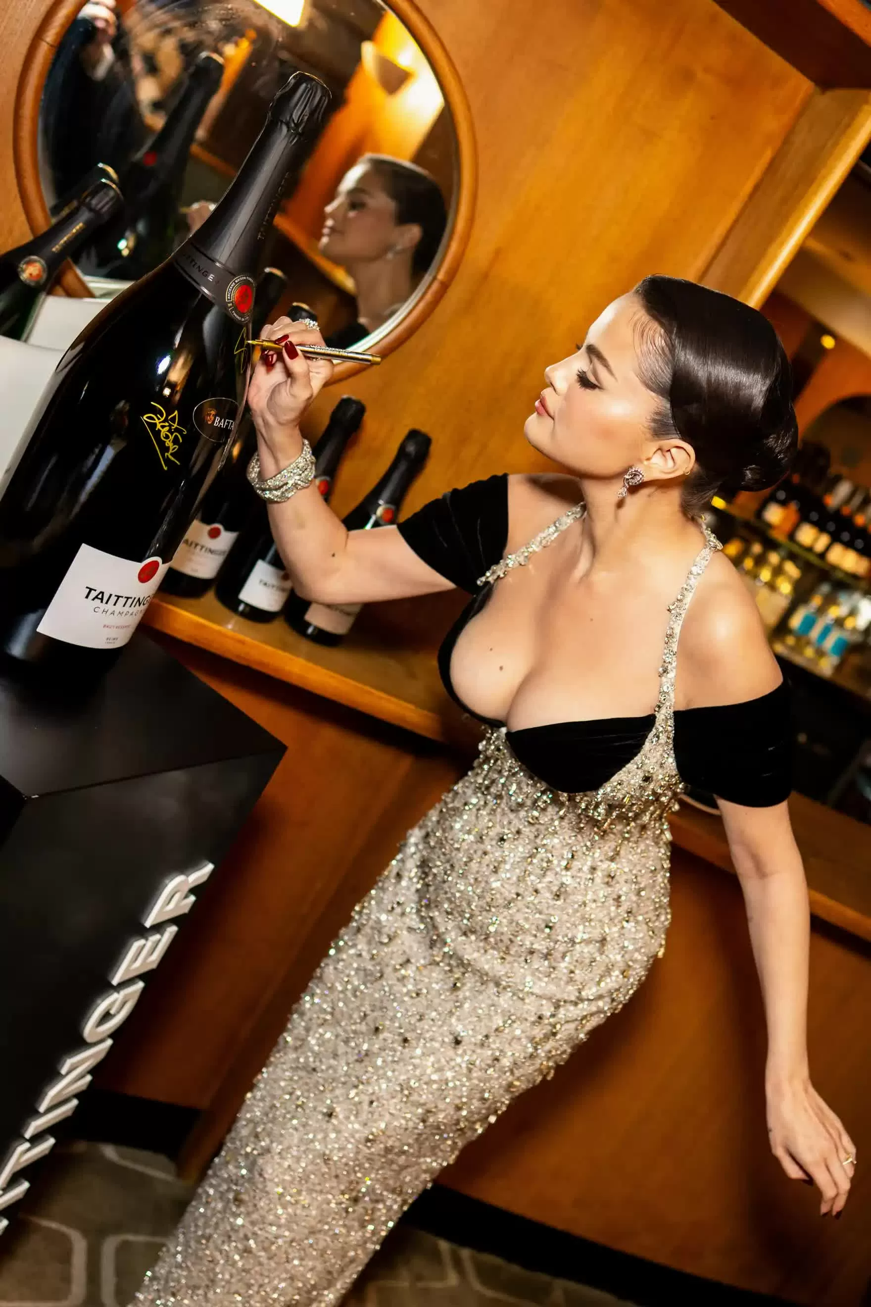 Những khoảnh khắc hậu trường và tiệc tùng ấn tượng tại lễ trao giải Baftas 2025