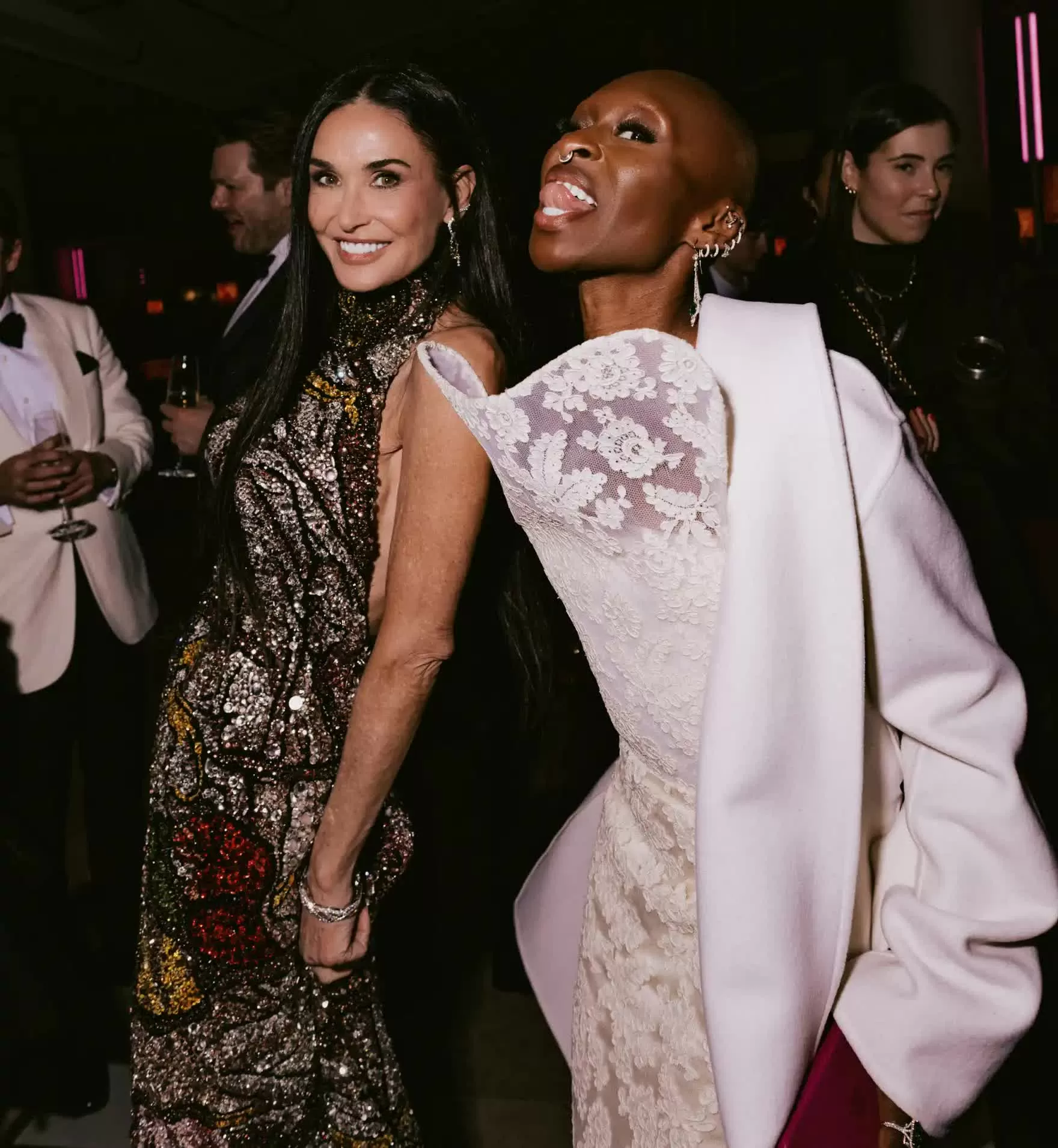 Những khoảnh khắc hậu trường và tiệc tùng ấn tượng tại lễ trao giải Baftas 2025