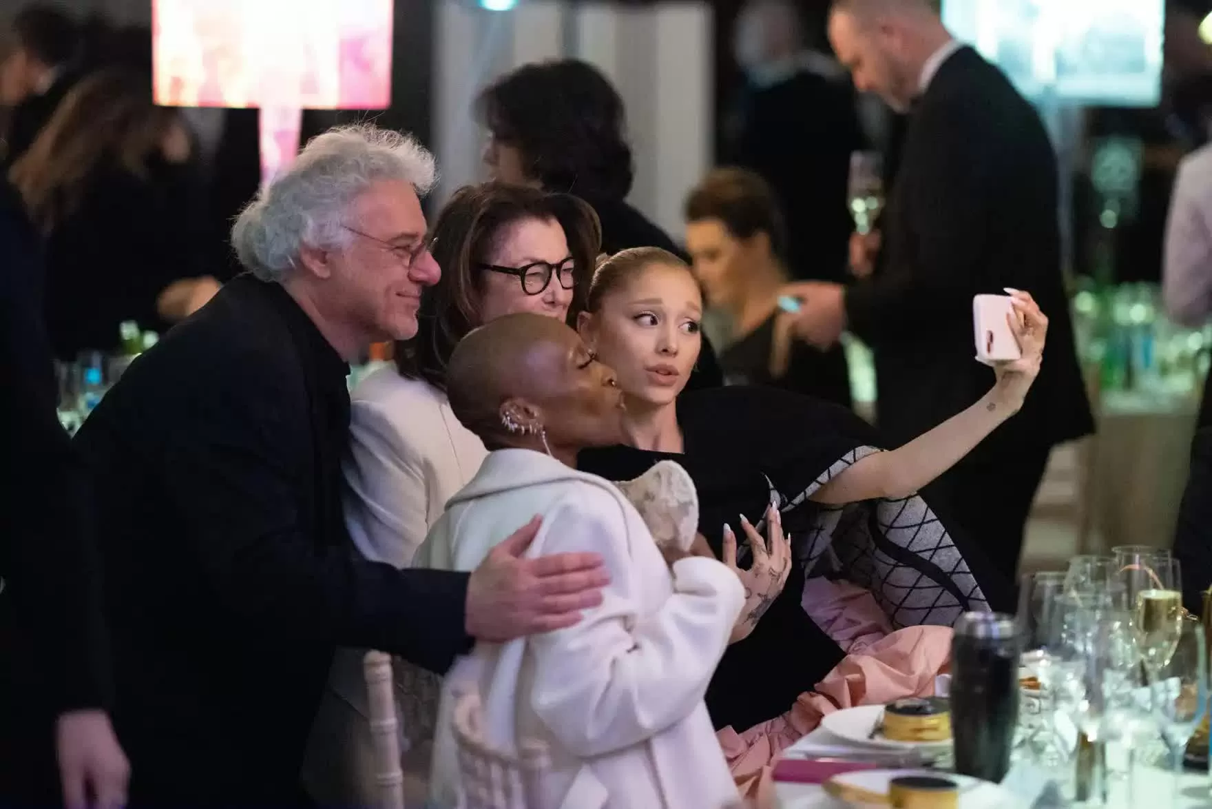 Những khoảnh khắc hậu trường và tiệc tùng ấn tượng tại lễ trao giải Baftas 2025 Những khoảnh khắc hậu trường và tiệc tùng ấn tượng tại lễ trao giải Baftas 2025