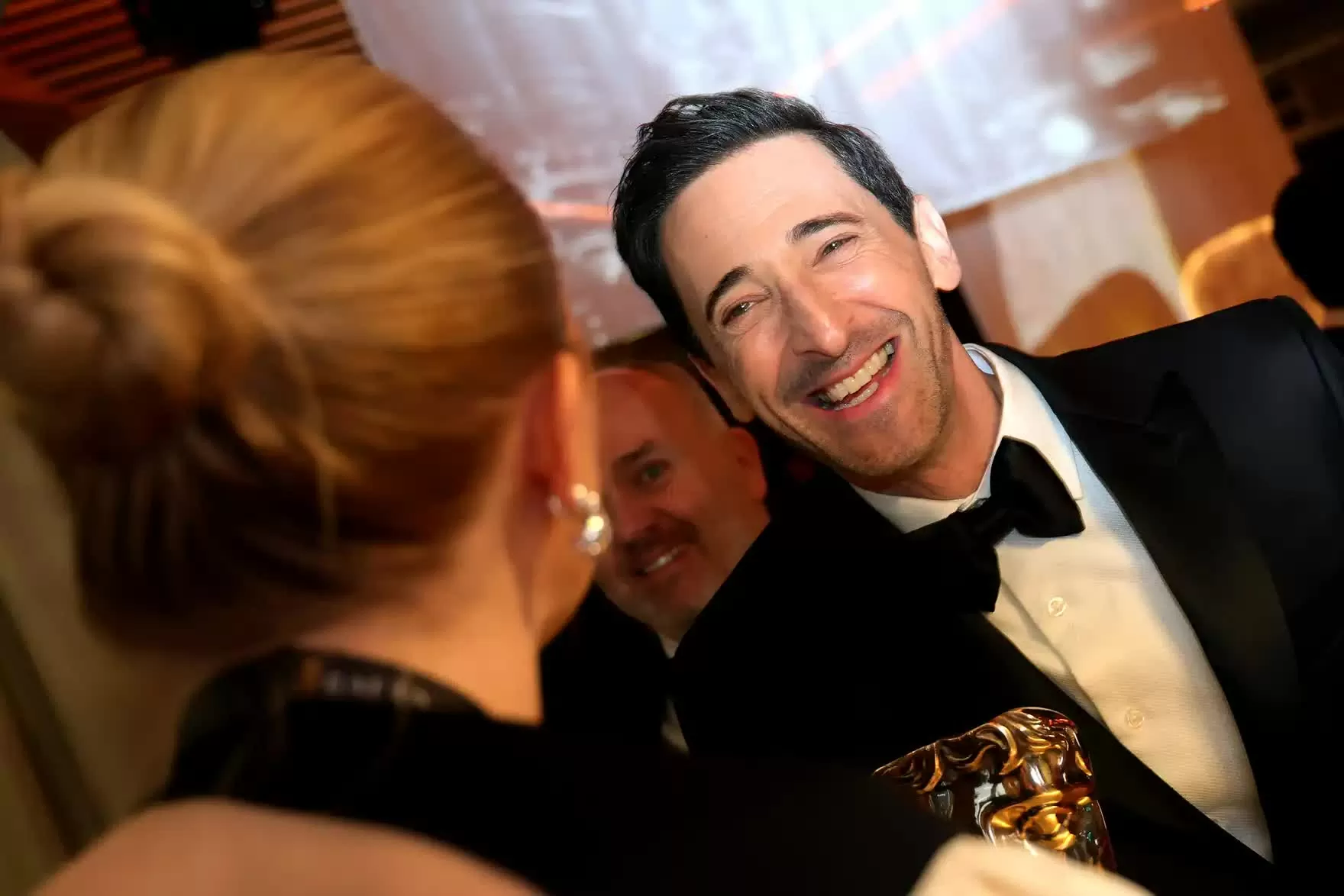 Những khoảnh khắc hậu trường và tiệc tùng ấn tượng tại lễ trao giải Baftas 2025