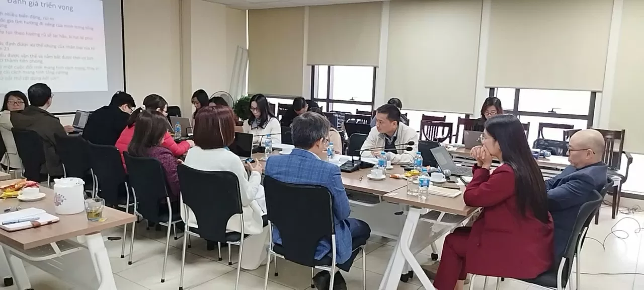 Diễn giả, khách mời sôi nổi thảo luận và trao đổi các vấn đề về quá trình Đổi mới 40 năm kinh tế Việt Nam. (Ảnh: Hải Phương) Diễn giả, khách mời sôi nổi thảo luận và trao đổi các vấn đề về quá trình Đổi mới 40 năm kinh tế Việt Nam. (Ảnh: Hải Phương)