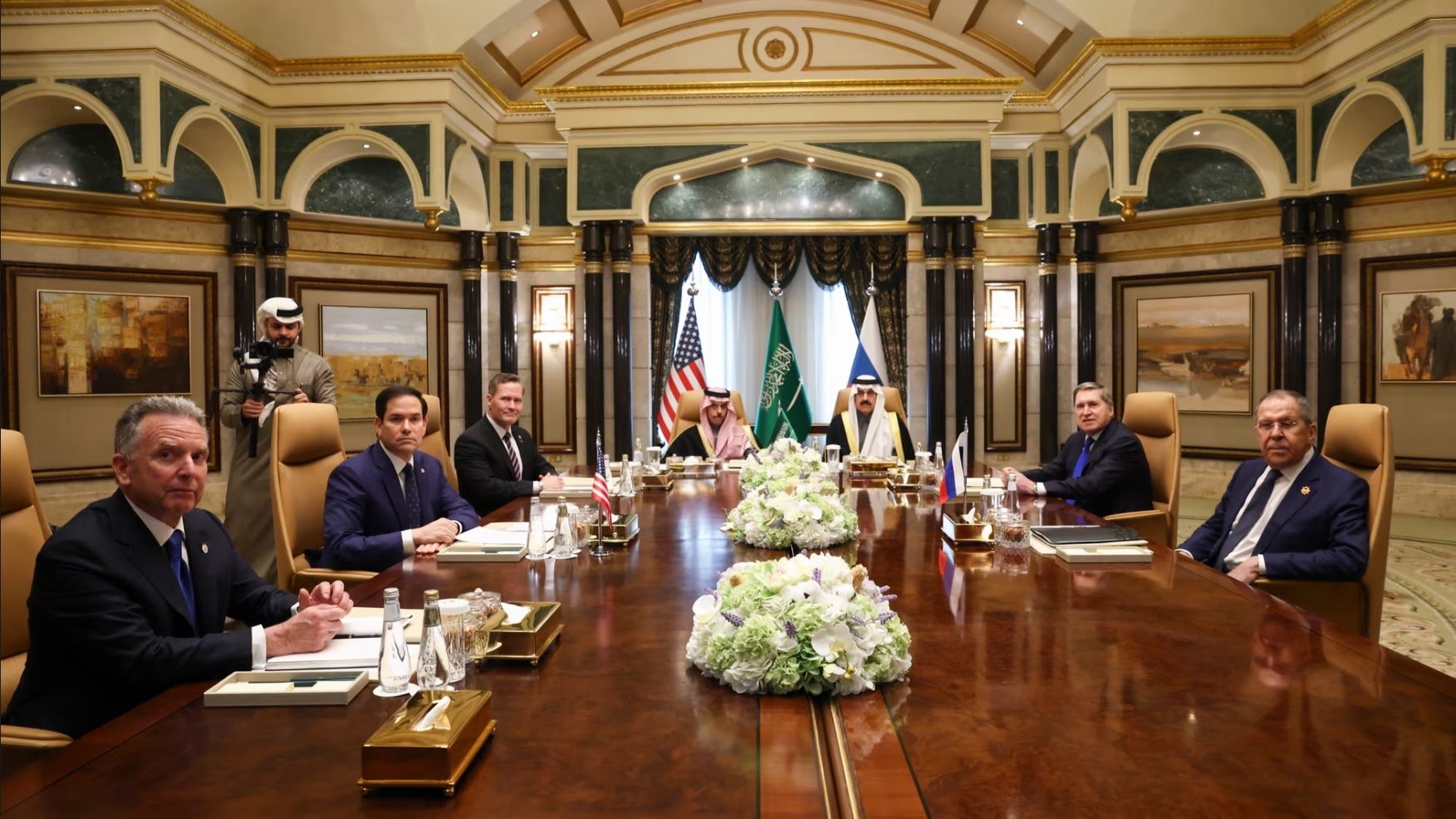 cuoc gap nga my tai riyadh anh sang da le loi