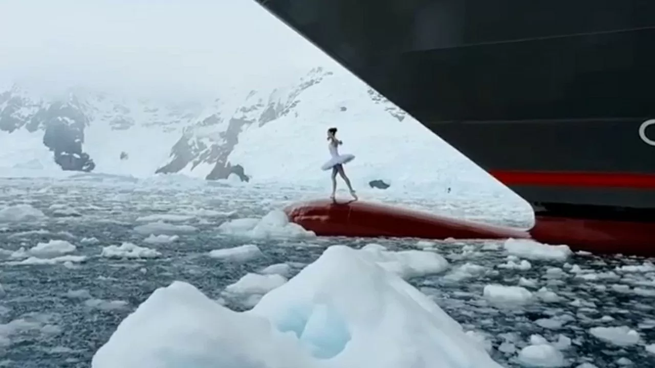 Nữ vũ công ballet biểu diễn trên mũi tàu ở Nam Cực