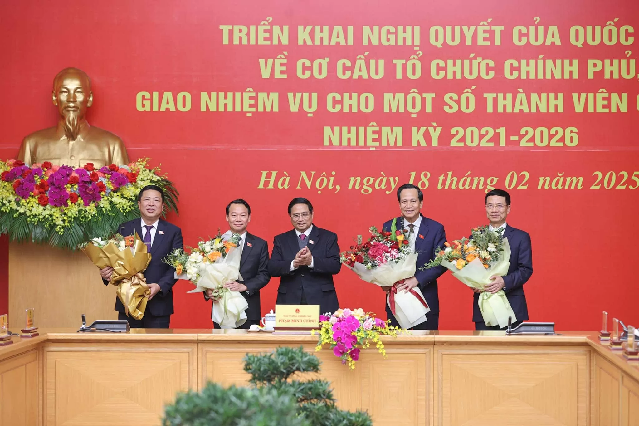 Thủ tướng Phạm Minh Chính giao nhiệm vụ cho các thành viên Chính phủ mới được bổ nhiệm Thủ tướng Phạm Minh Chính giao nhiệm vụ cho các thành viên Chính phủ mới được bổ nhiệm