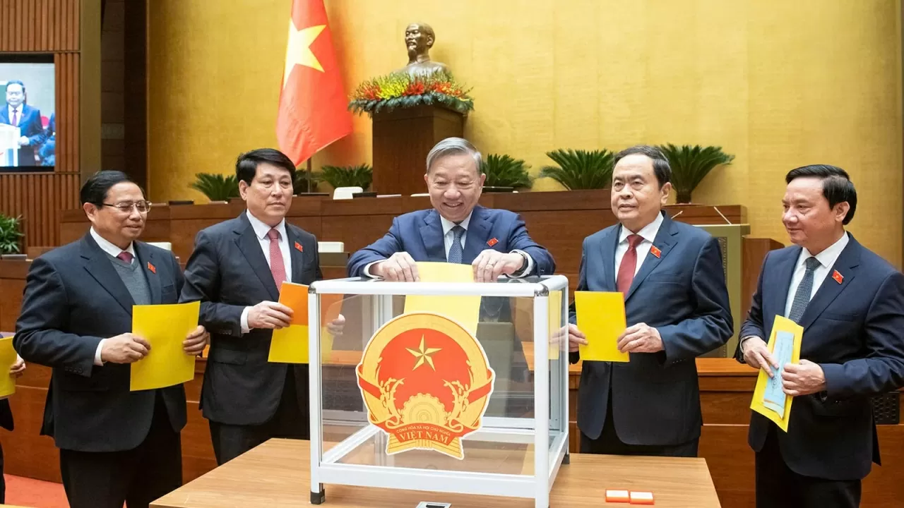 Tổng Bí thư Tô Lâm, Chủ tịch nước Lương Cường, Thủ tướng Phạm Minh Chính, Chủ tịch Quốc hội Trần Thanh Mẫn và đại biểu bỏ phiếu bầu Phó Chủ tịch Quốc hội và Ủy viên Ủy ban Thường vụ Quốc hội; Phê chuẩn đề nghị của Thủ tướng Chính phủ về việc bổ nhiệm các Phó Thủ tướng Chính phủ, Bộ trưởng và thành viên khác của Chính phủ nhiệm kỳ 2021-2026. Tổng Bí thư Tô Lâm, Chủ tịch nước Lương Cường, Thủ tướng Phạm Minh Chính, Chủ tịch Quốc hội Trần Thanh Mẫn và đại biểu bỏ phiếu bầu Phó Chủ tịch Quốc hội và Ủy viên Ủy ban Thường vụ Quốc hội; Phê chuẩn đề nghị của Thủ tướng Chính phủ về việc bổ nhiệm các Phó Thủ tướng Chính phủ, Bộ trưởng và thành viên khác của Chính phủ nhiệm kỳ 2021-2026.