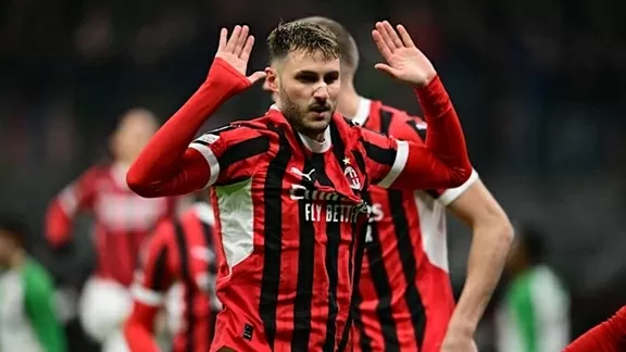 Santiago Gimenez đi vào lịch sử UEFA Champions League trong ngày buồn của AC Milan Santiago Gimenez đi vào lịch sử UEFA Champions League trong ngày buồn của AC Milan
