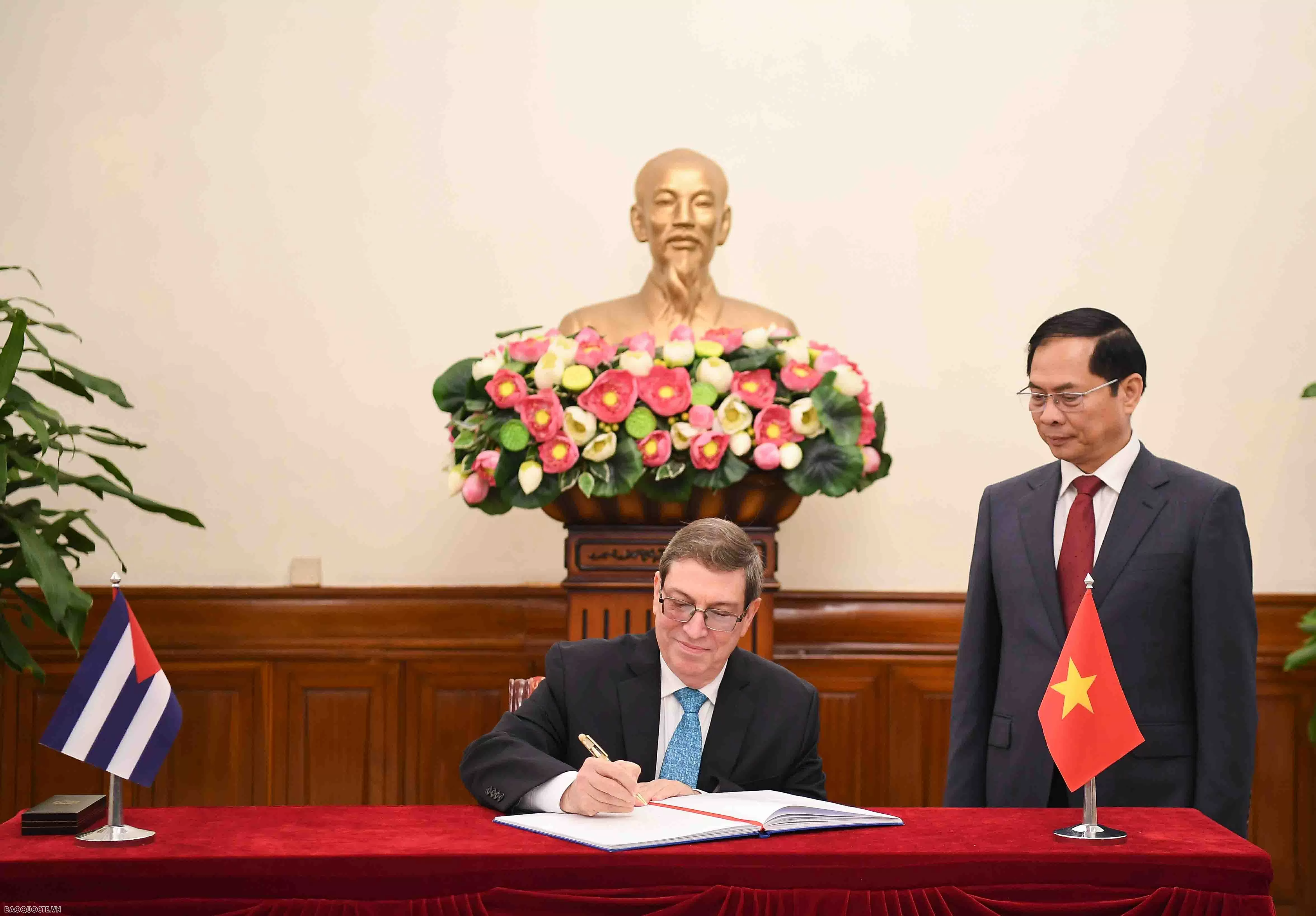 Phó Thủ tướng, Bộ trưởng Ngoại giao Bùi Thanh Sơn đón, hội đàm với Bộ trưởng Ngoại giao Cuba, ngày 19/2/2025. (Ảnh: Nguyễn Hồng) Phó Thủ tướng, Bộ trưởng Ngoại giao Bùi Thanh Sơn đón, hội đàm với Bộ trưởng Ngoại giao Cuba, ngày 19/2/2025. (Ảnh: Nguyễn Hồng)