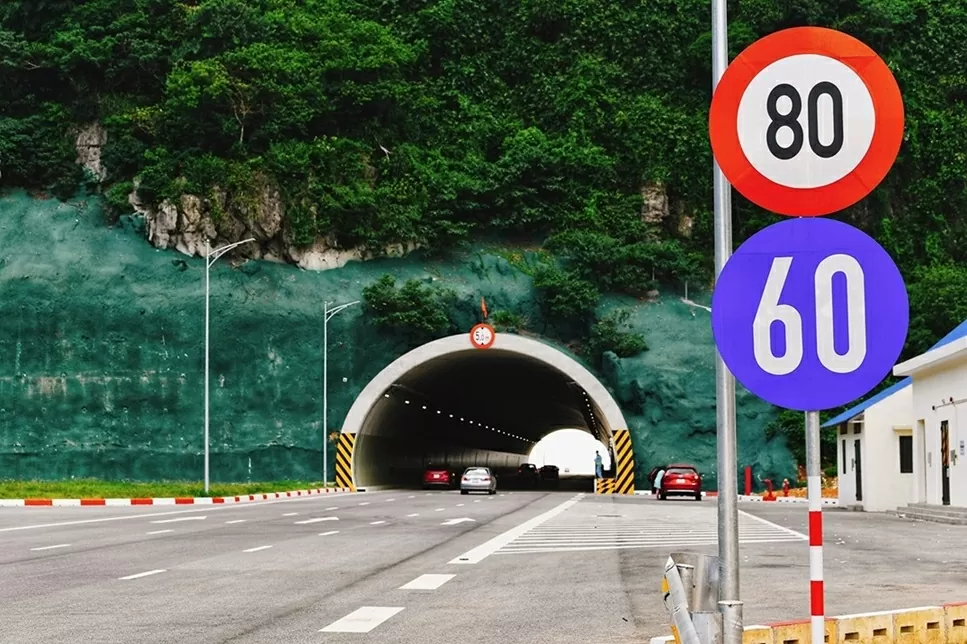 Tránh nguy cơ tiềm ẩn khi lái xe trên đường cao tốc Tránh nguy cơ tiềm ẩn khi lái xe trên đường cao tốc