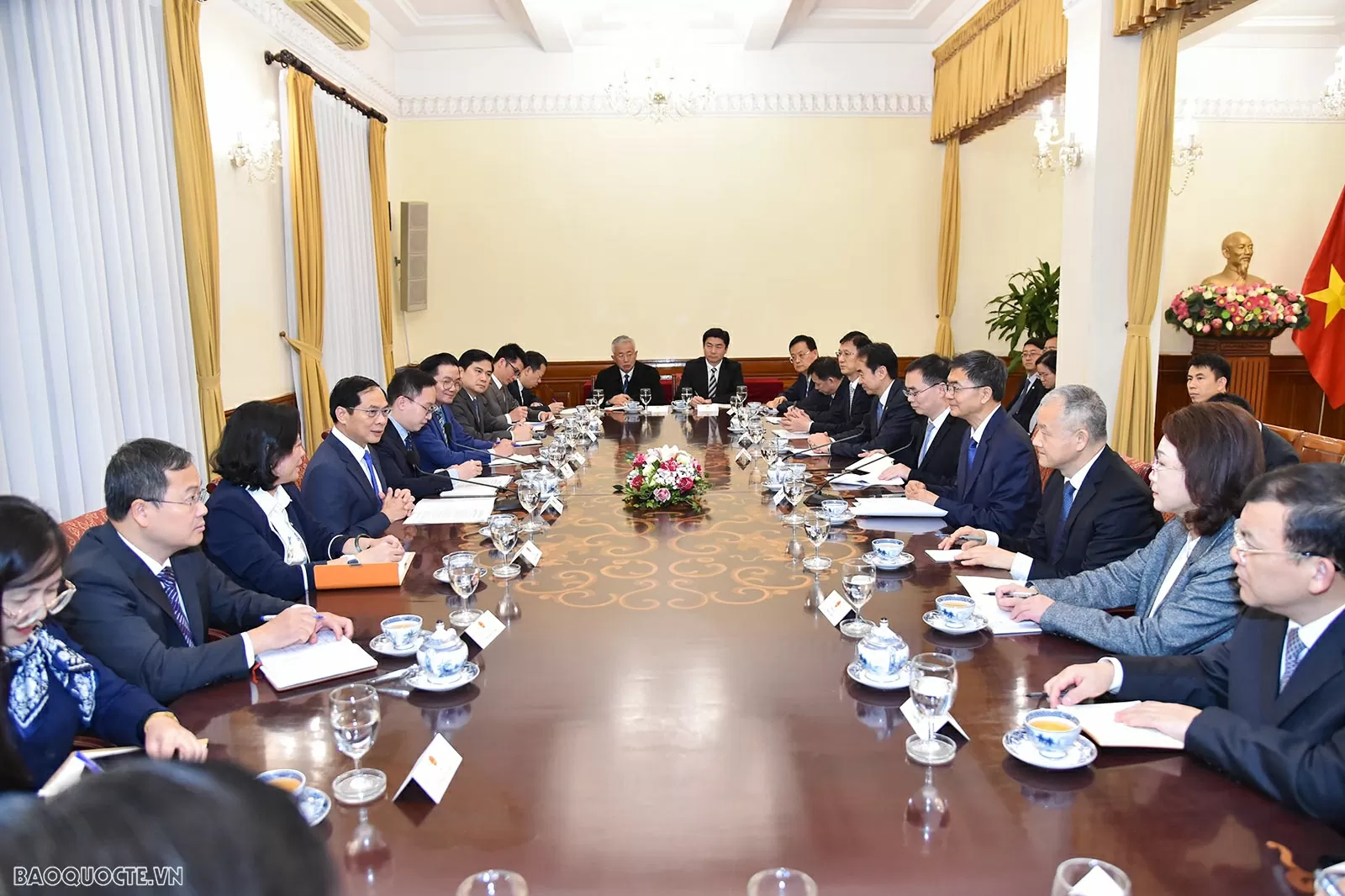 Phó Thủ tướng, Bộ trưởng Ngoại giao Bùi Thanh Sơn đón, hội đàm với Bí thư Khu ủy Quảng Tây, Trung Quốc Trần Cương