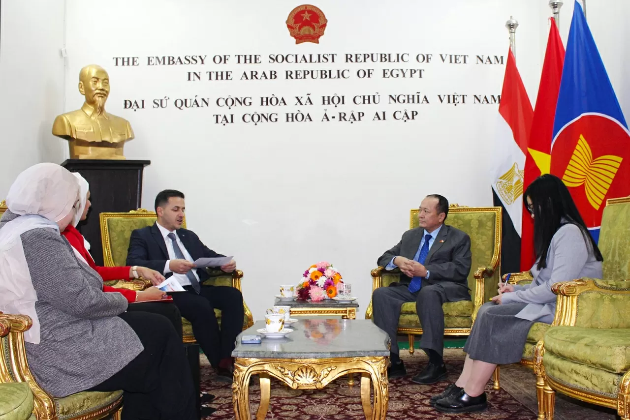 Ngày 19/2, tại trụ sở Đại sứ quán Việt Nam tại Ai Cập, Đại sứ Nguyễn Huy Dũng đã gặp Tổng giám đốc Văn phòng đại diện Hãng hàng không Turkish Airlines tại Ai Cập Hamza Arslan và nghe giới thiệu về năng lực cũng quan hệ hợp tác hiện nay giữa Turkish Airlines với các đối tác Việt Nam.