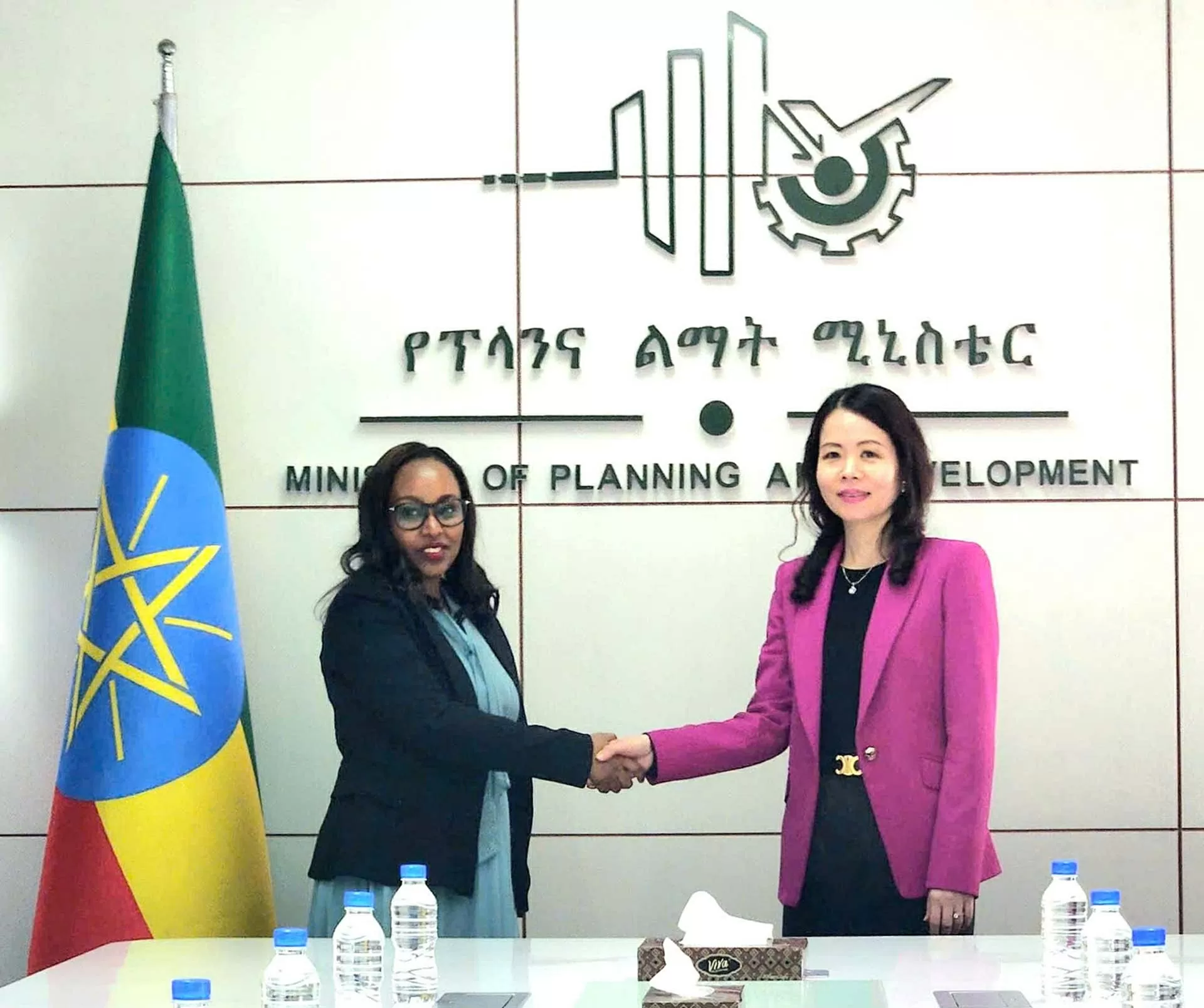 Thứ trưởng Ngoại giao Nguyễn Minh Hằng thăm làm việc tại Ethiopia và đồng chủ trì kỳ họp thứ nhất Tham vấn chính trị giữa hai nước Thứ trưởng Ngoại giao Nguyễn Minh Hằng thăm làm việc tại Ethiopia và đồng chủ trì kỳ họp thứ nhất Tham vấn chính trị giữa hai nước