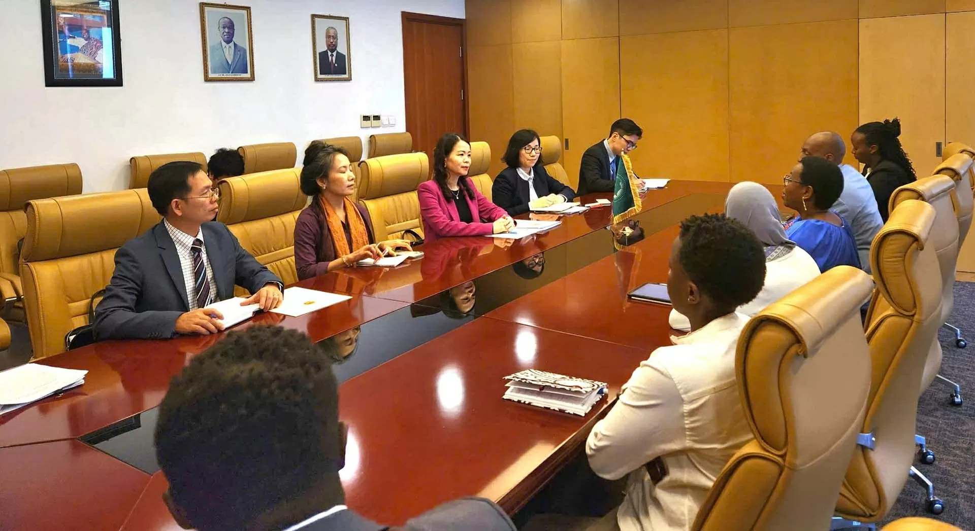 Thứ trưởng Ngoại giao Nguyễn Minh Hằng thăm làm việc tại Ethiopia và đồng chủ trì kỳ họp thứ nhất Tham vấn chính trị giữa hai nước Thứ trưởng Ngoại giao Nguyễn Minh Hằng thăm làm việc tại Ethiopia và đồng chủ trì kỳ họp thứ nhất Tham vấn chính trị giữa hai nước
