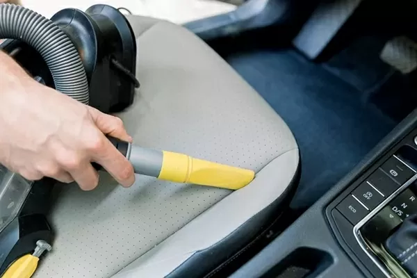 Biện pháp đơn giản loại bỏ nấm mốc trên xe ô tô những ngày nồm ẩm