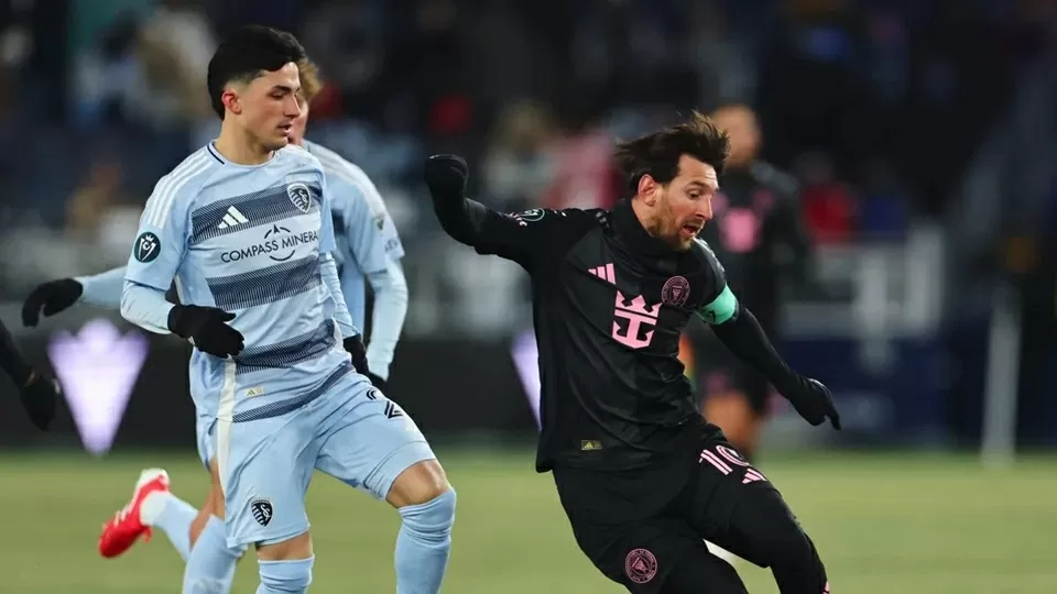 Messi ghi bàn dưới thời tiết âm 17 độ C Messi ghi bàn dưới thời tiết âm 17 độ C