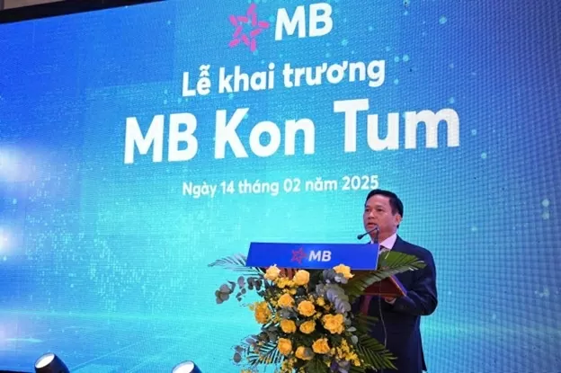 Ông Hoàng Minh Tân – Giám đốc NHNN chi nhánh Tỉnh Kon Tum phát biểu tại Lễ khai trương. Ông Hoàng Minh Tân – Giám đốc NHNN chi nhánh Tỉnh Kon Tum phát biểu tại Lễ khai trương.