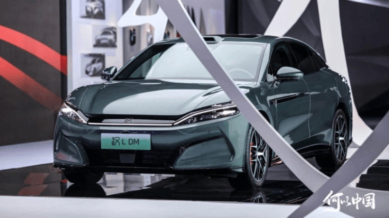 Cận cảnh xe Sedan điện BYD Han L phiên bản động cơ đôi 4WD Cận cảnh xe Sedan điện BYD Han L phiên bản động cơ đôi 4WD