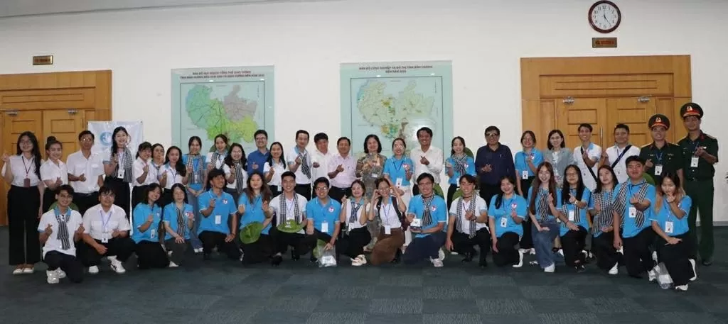 Sinh viên Việt Nam tại Singapore tiếp tục chương trình 'Mùa Hè xanh' ở quê nhà Sinh viên Việt Nam tại Singapore tiếp tục chương trình 'Mùa Hè xanh' ở quê nhà