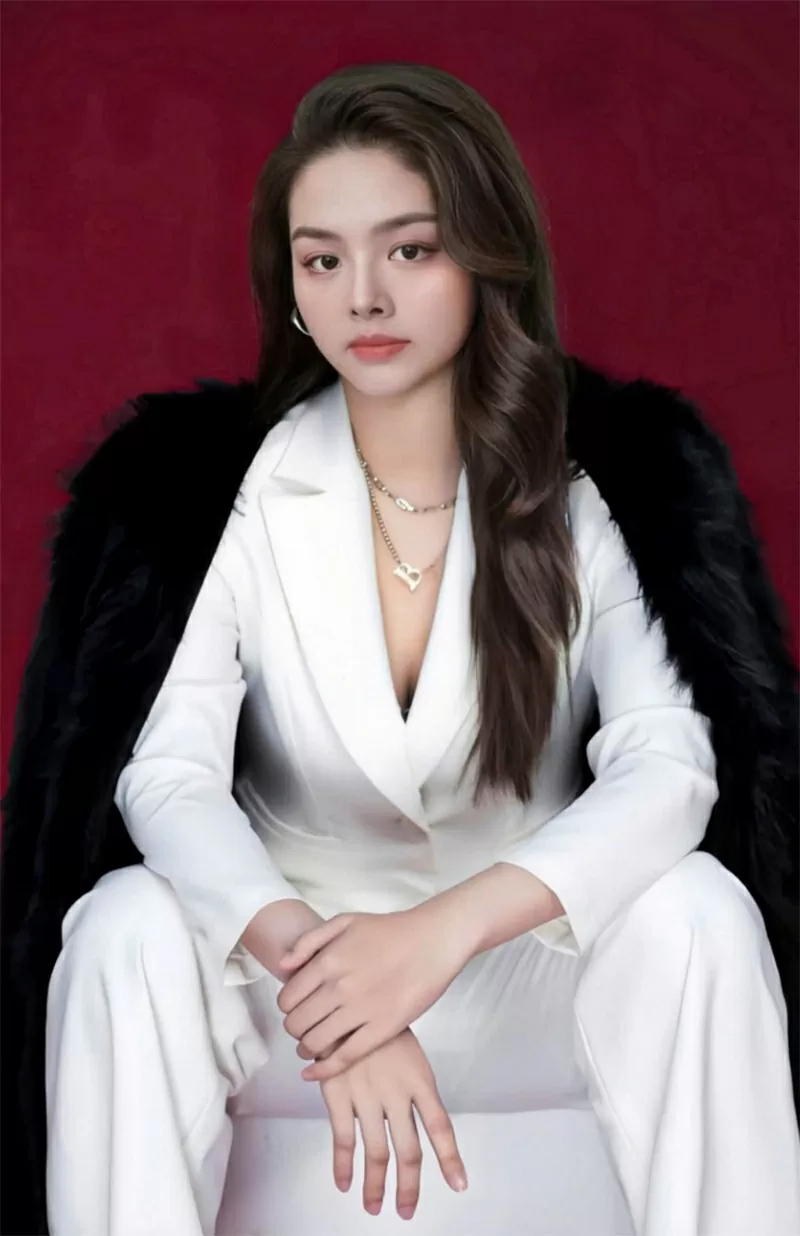 CEO Công ty Phong thủy Hoàng Yến cho rằng phong thủy mang đến nhiều lợi ích cả về vật chất lẫn tinh thần, nếu sử dụng đúng mục đích CEO Công ty Phong thủy Hoàng Yến cho rằng phong thủy mang đến nhiều lợi ích cả về vật chất lẫn tinh thần, nếu sử dụng đúng mục đích