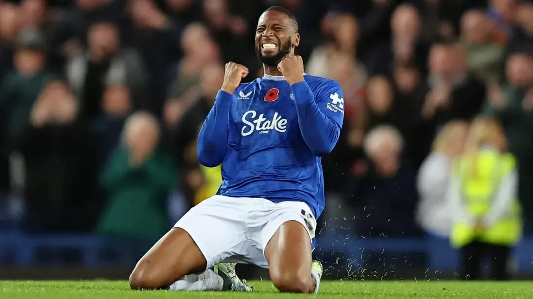 Ảnh 2: Tiền đạo Beto sẽ là mối đe dọa nguy hiểm với hàng thủ MU (Nguồn: Premier League)