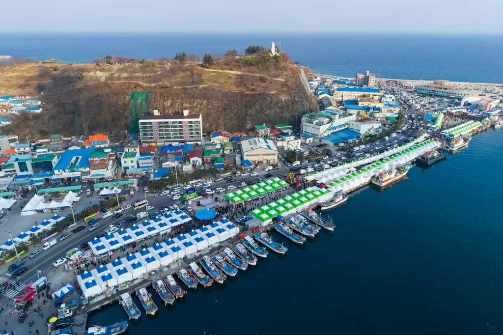 Cảng Hupo ở Uljin, tỉnh Bắc Gyeongsang của Hàn Quốc. (Nguồn: Getty Images) Cảng Hupo ở Uljin, tỉnh Bắc Gyeongsang của Hàn Quốc. (Nguồn: Getty Images)