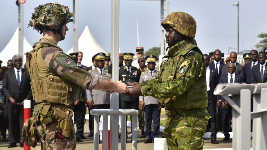 Pháp chấm dứt kiểm soát một căn cứ tại Bờ Biển Ngà, bàn giao cho chủ nhà