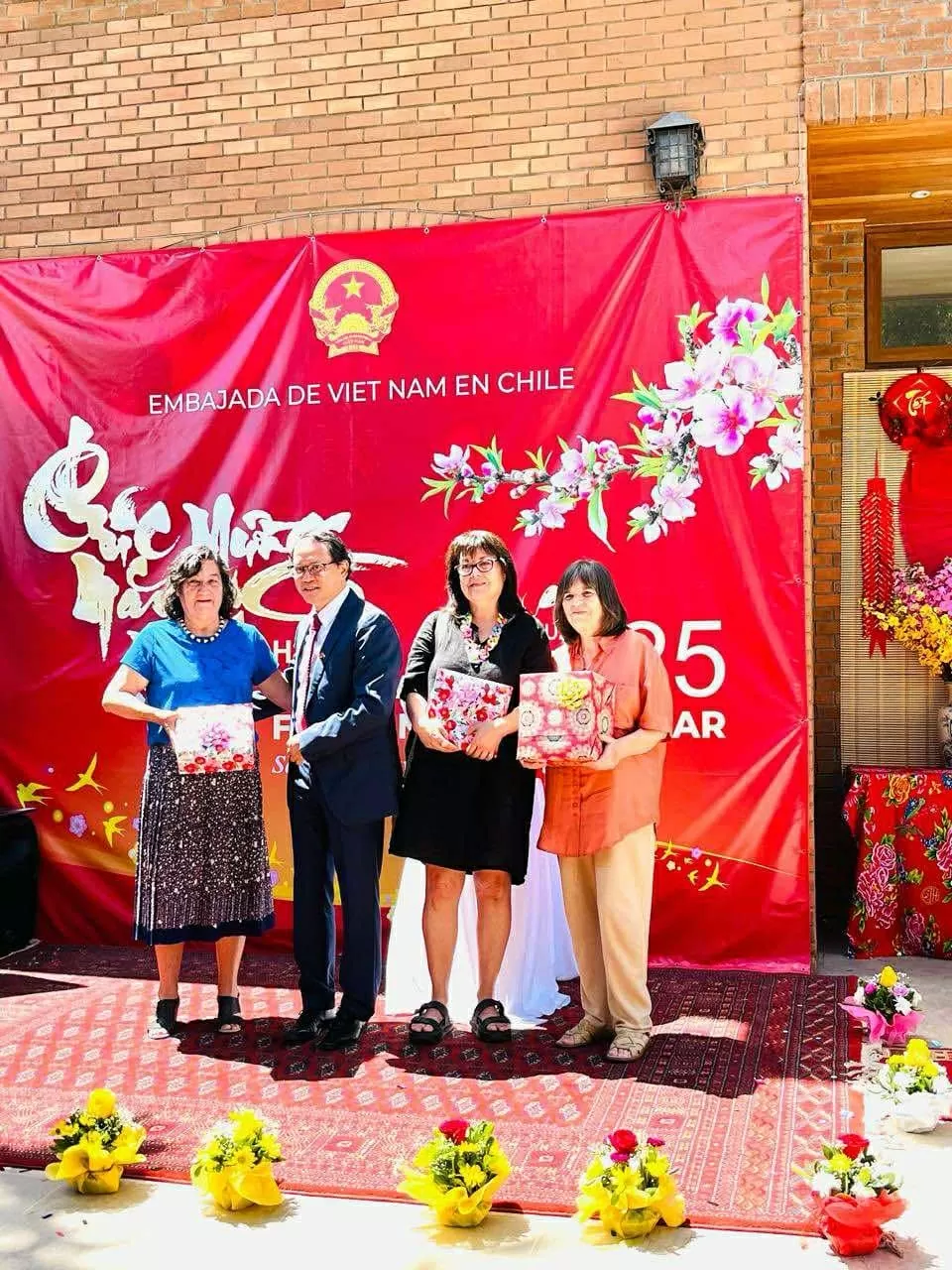 Đại sứ quán Việt Nam tại Chile tổ chức đón Tết cổ truyền Xuân Ất Tỵ 2025 Đại sứ quán Việt Nam tại Chile tổ chức đón Tết cổ truyền Xuân Ất Tỵ 2025