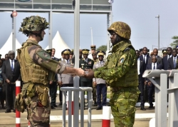 Pháp chấm dứt kiểm soát một căn cứ tại Bờ Biển Ngà, bàn giao cho chủ nhà