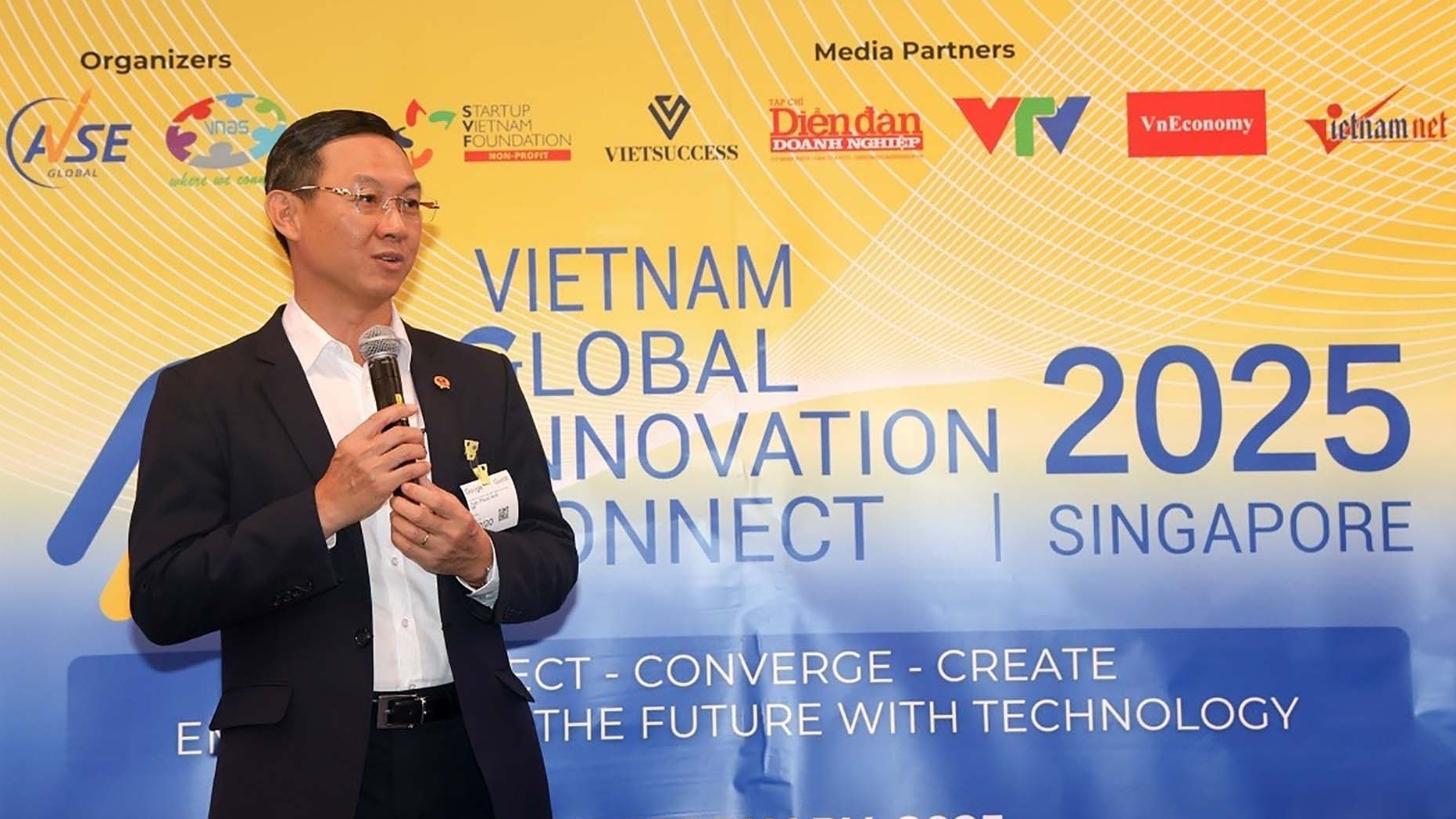 khai mac dien dan doi moi sang tao viet nam toan cau 2025 tai singapore