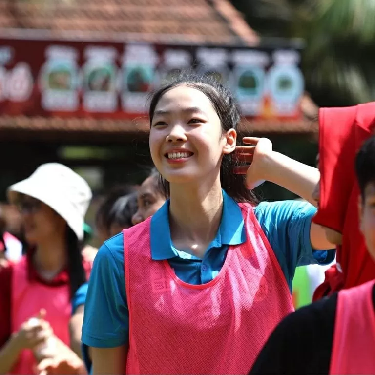 VĐV bóng chuyền nữ 17 tuổi