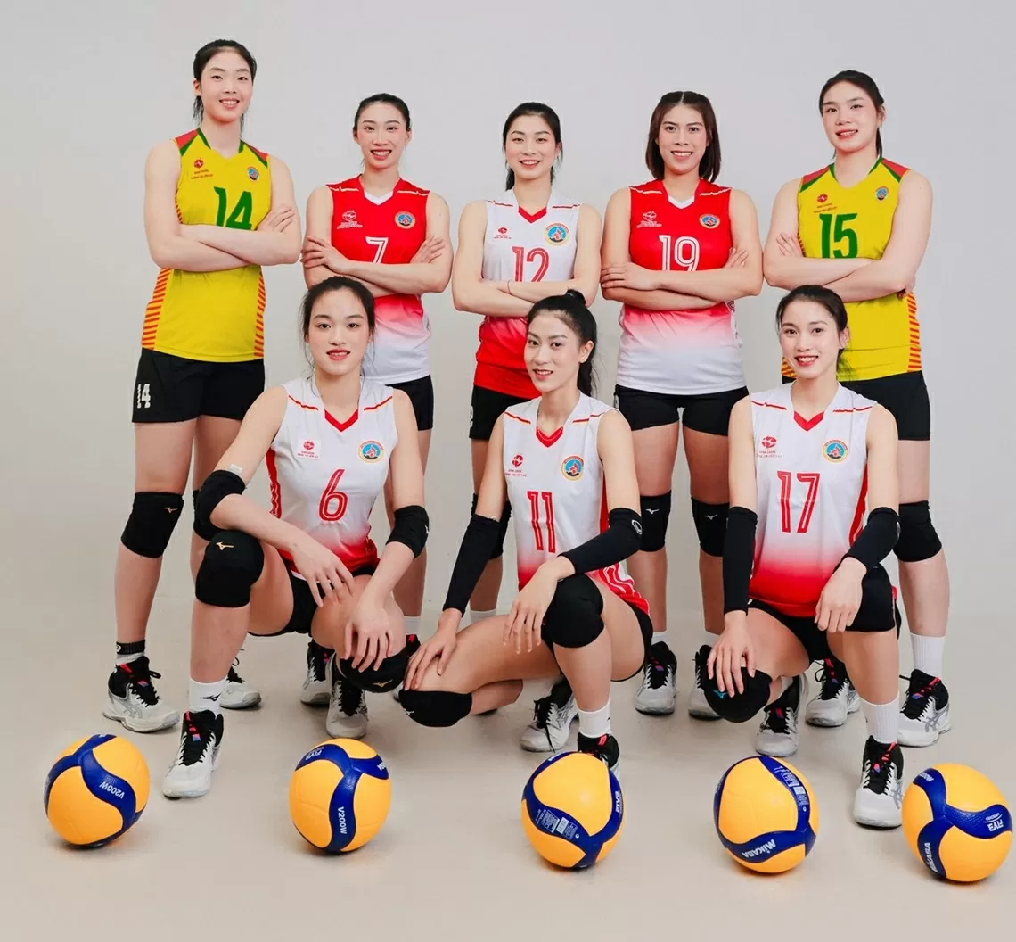 VĐV bóng chuyền nữ 17 tuổi