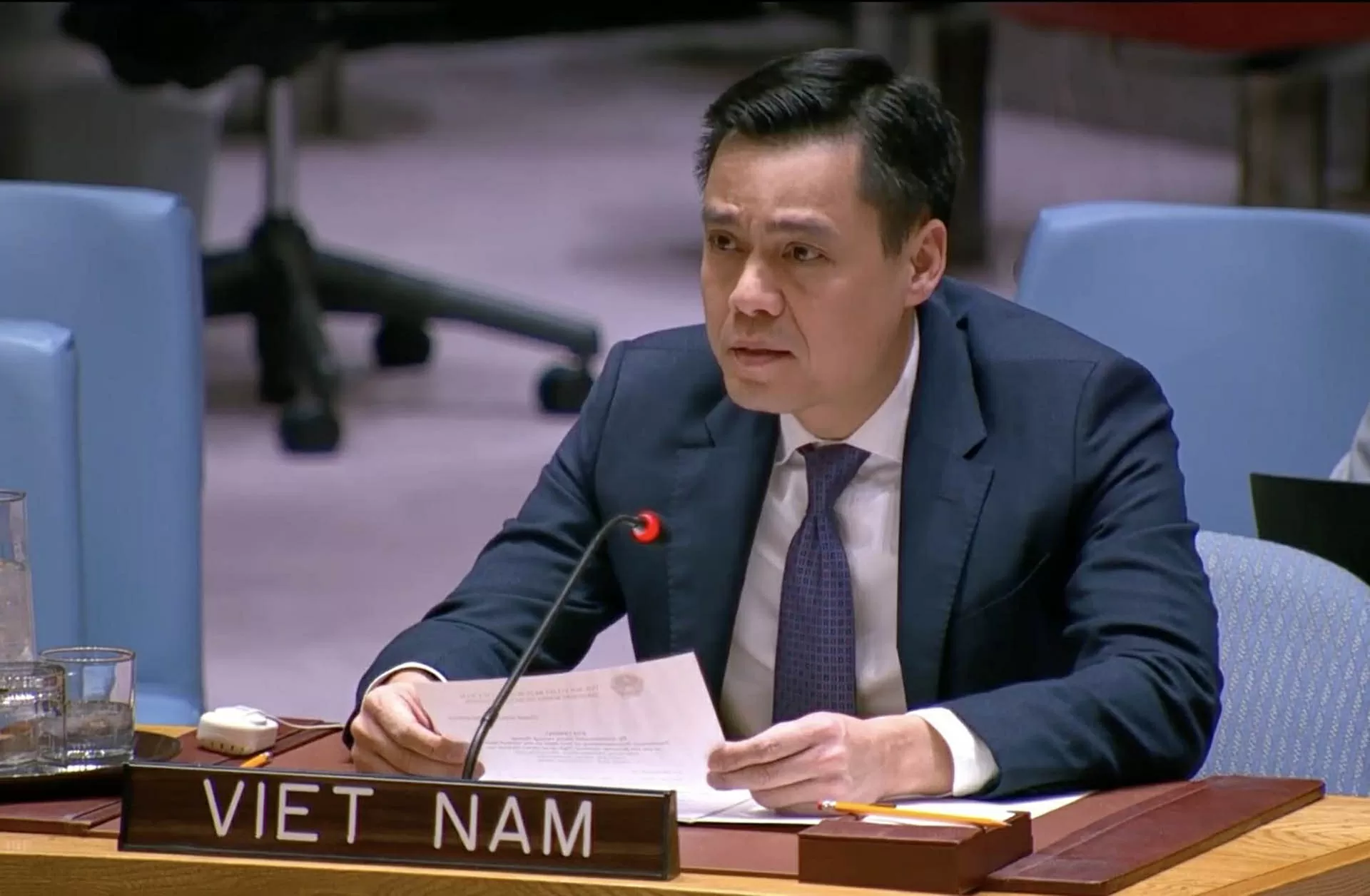 Việt Nam cam kết mạnh mẽ đối với chủ nghĩa đa phương và tinh thần đoàn kết quốc tế Việt Nam cam kết mạnh mẽ đối với chủ nghĩa đa phương và tinh thần đoàn kết quốc tế