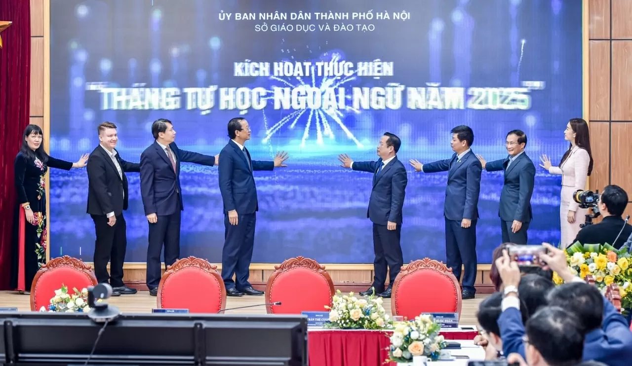 The delegates launched Foreign language self-study month. The delegates launched Foreign language self-study month.