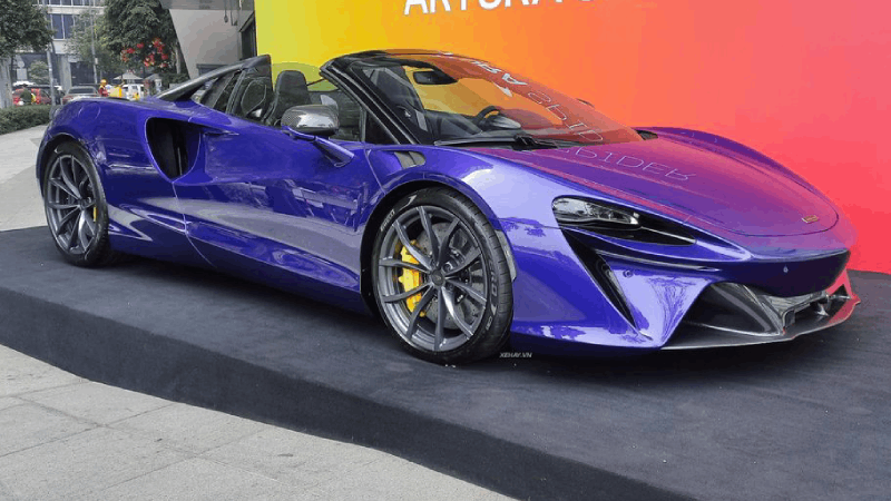 McLaren Artura Spider xuất hiện ấn tượng trên đường phố Việt Nam