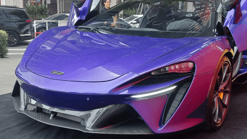 McLaren Artura Spider xuất hiện ấn tượng trên đường phố Việt Nam